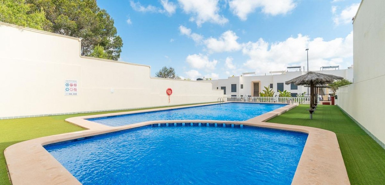 Sale - Terraced house -
Orihuela Costa - PAU 8