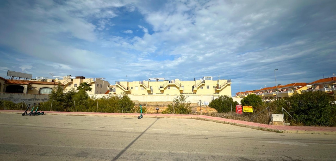 Herverkoop - Perceel / Grond -
Orihuela Costa - La Florida