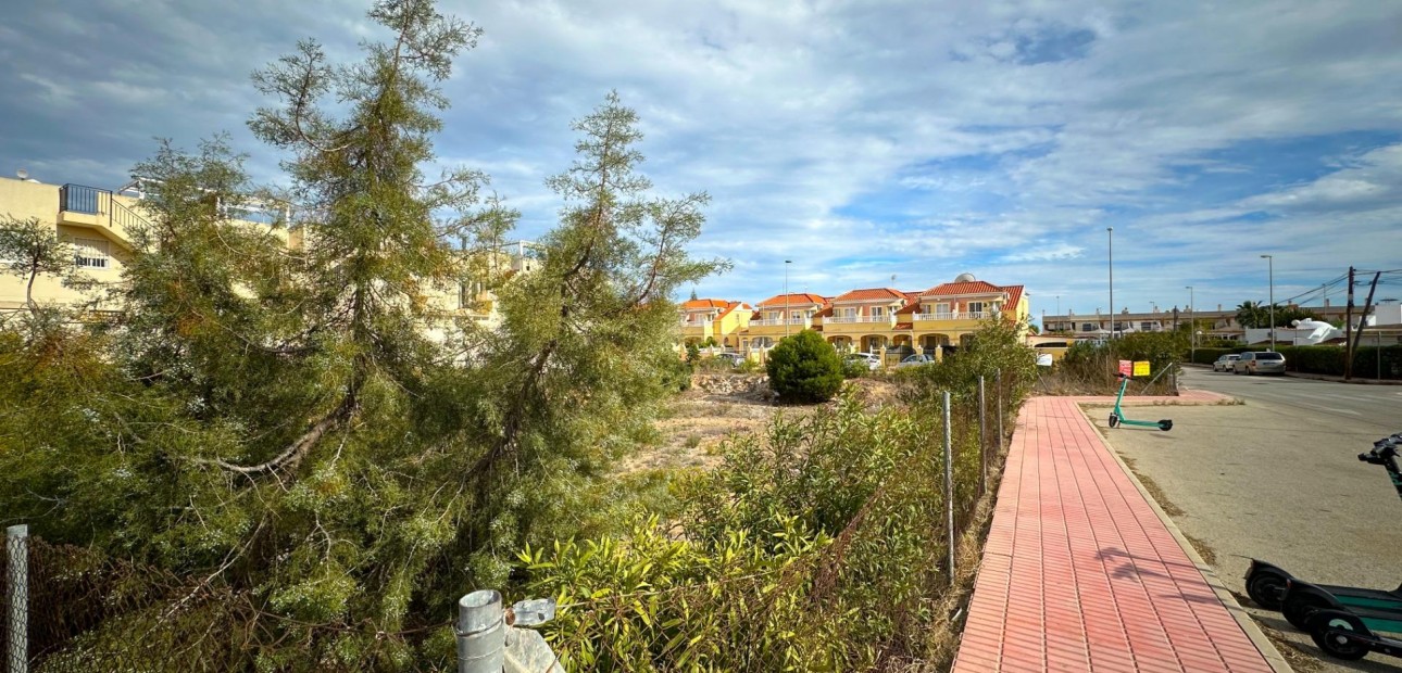 Herverkoop - Perceel / Grond -
Orihuela Costa - La Florida