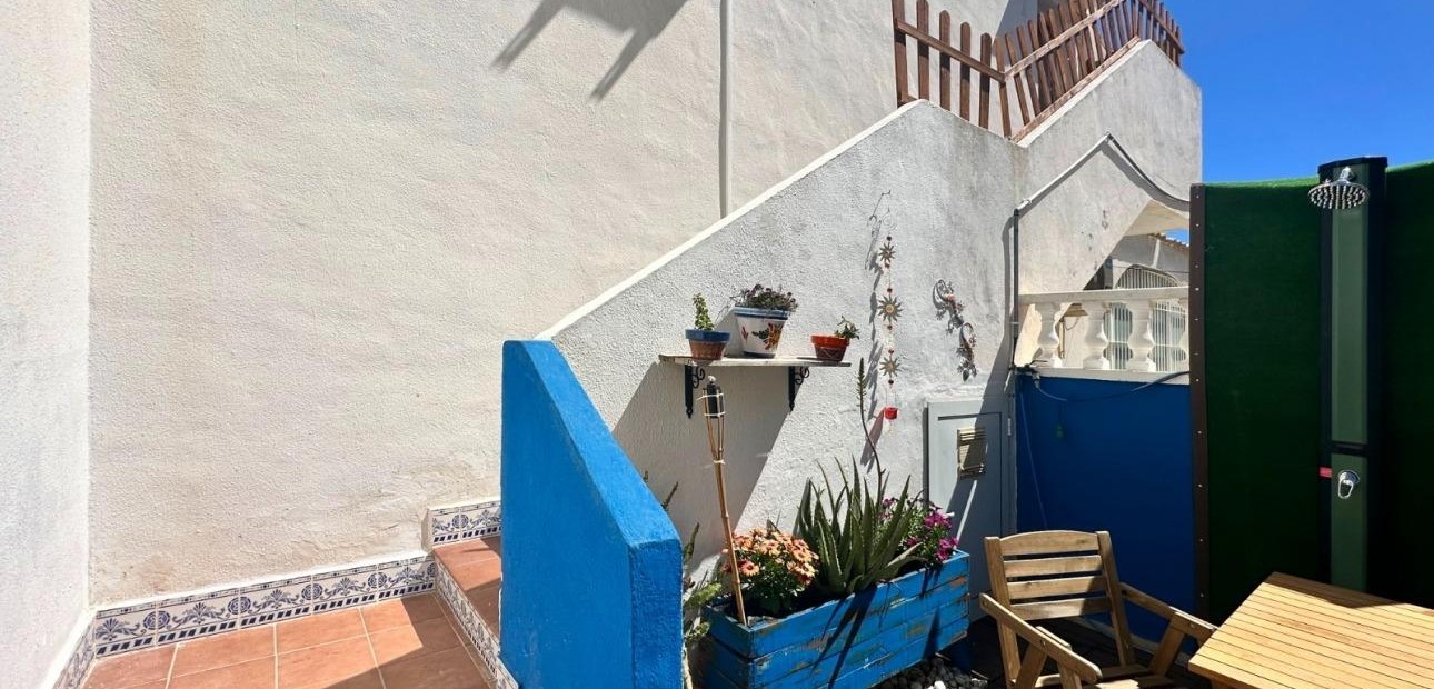 Sale - Bungalow -
Orihuela Costa - La Zenia