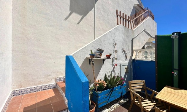 Sale - Bungalow -
Orihuela Costa - La Zenia