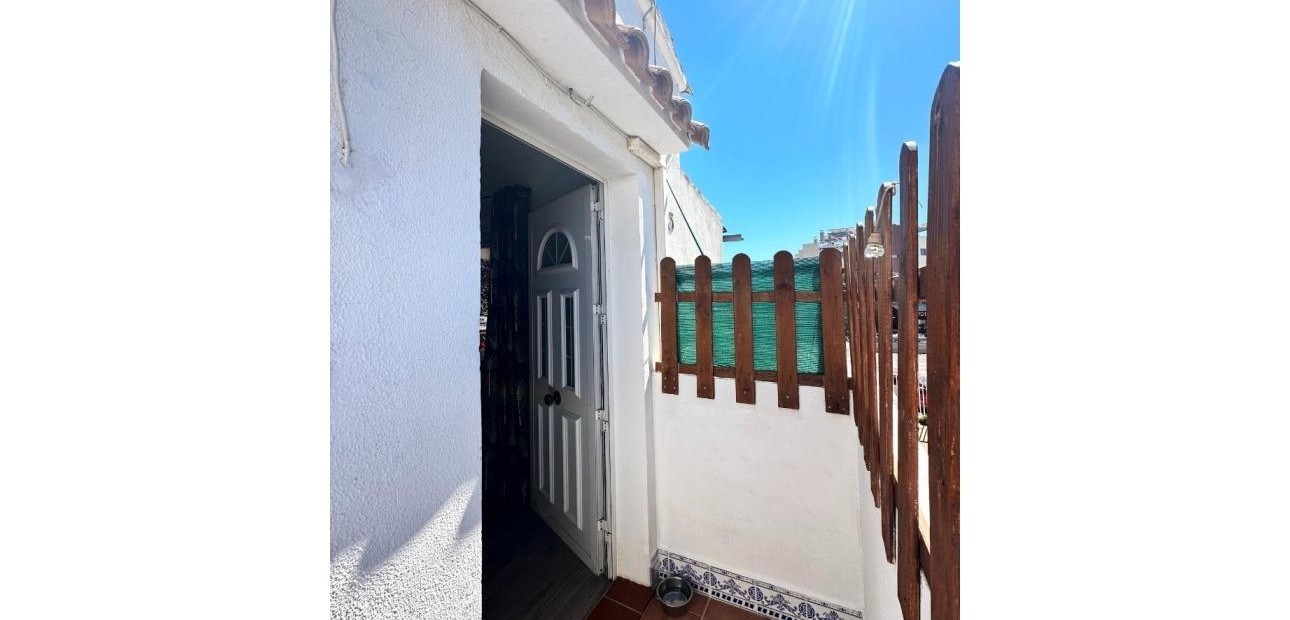 Sale - Bungalow -
Orihuela Costa - La Zenia