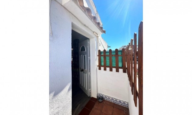 Sale - Bungalow -
Orihuela Costa - La Zenia