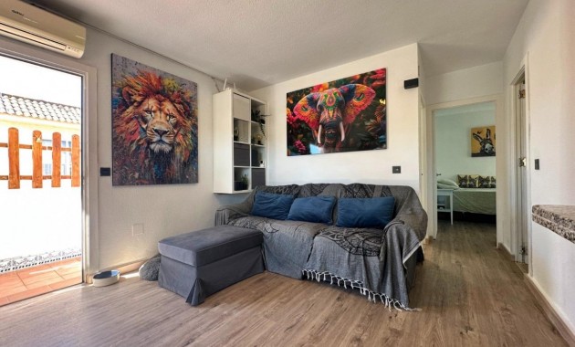 Sale - Bungalow -
Orihuela Costa - La Zenia