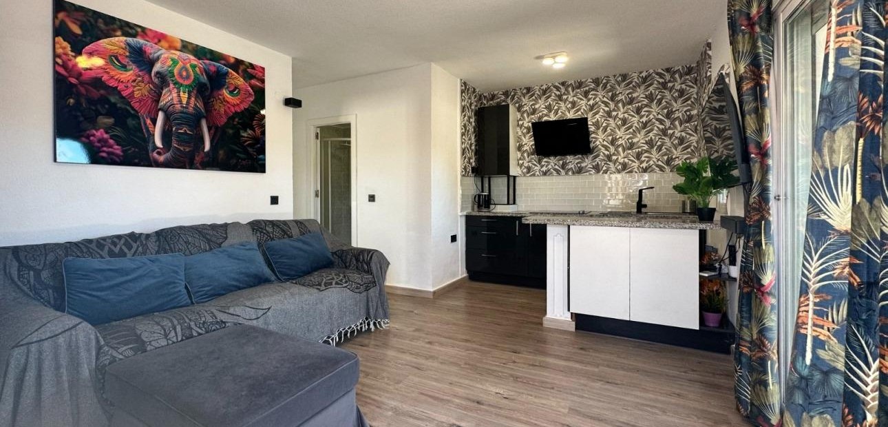 Sale - Bungalow -
Orihuela Costa - La Zenia