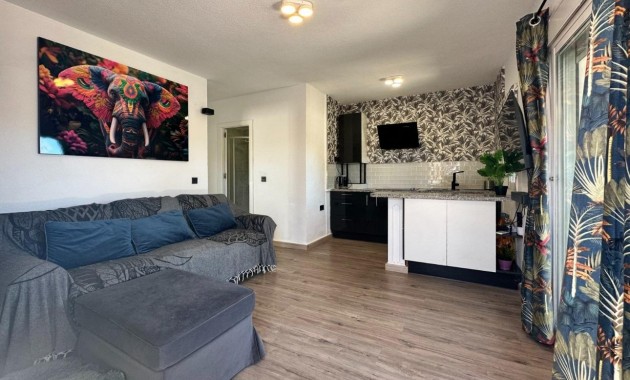 Sale - Bungalow -
Orihuela Costa - La Zenia