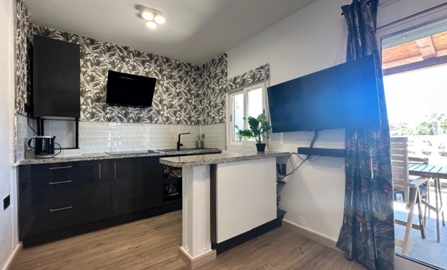 Sale - Bungalow -
Orihuela Costa - La Zenia