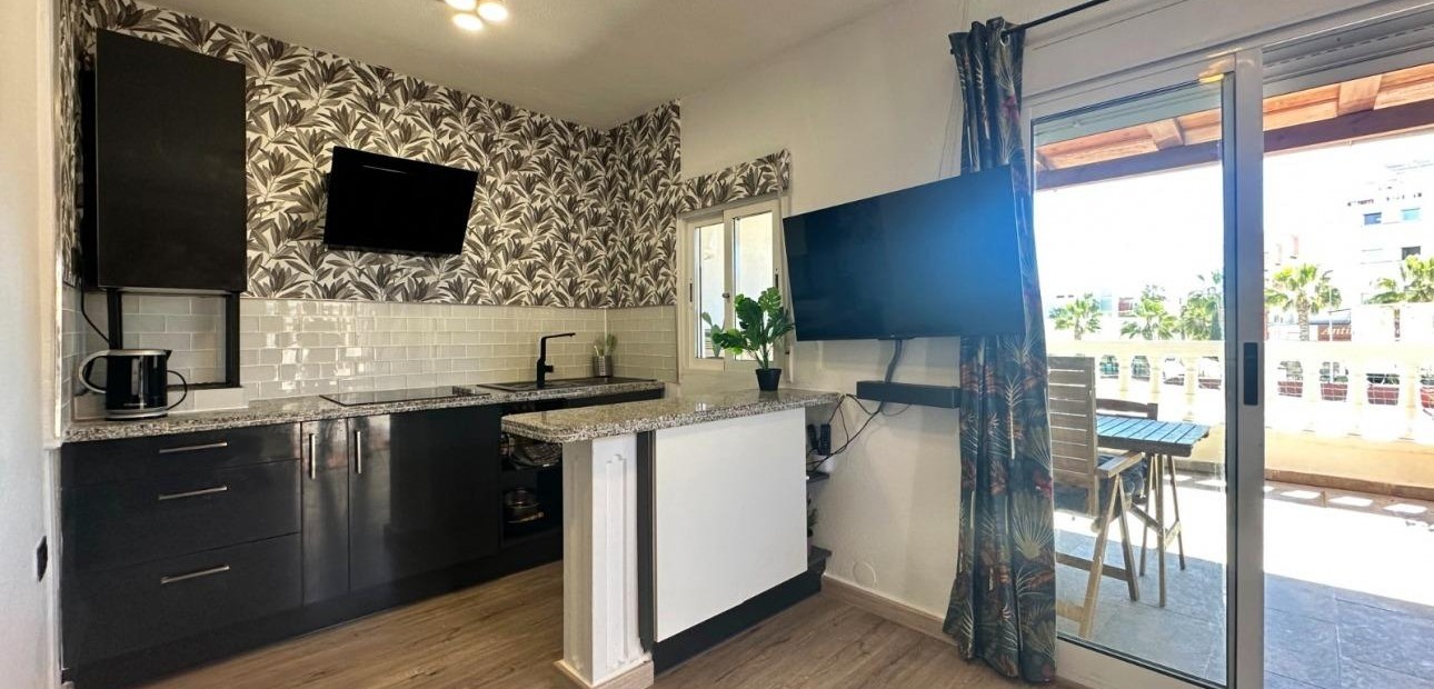 Sale - Bungalow -
Orihuela Costa - La Zenia