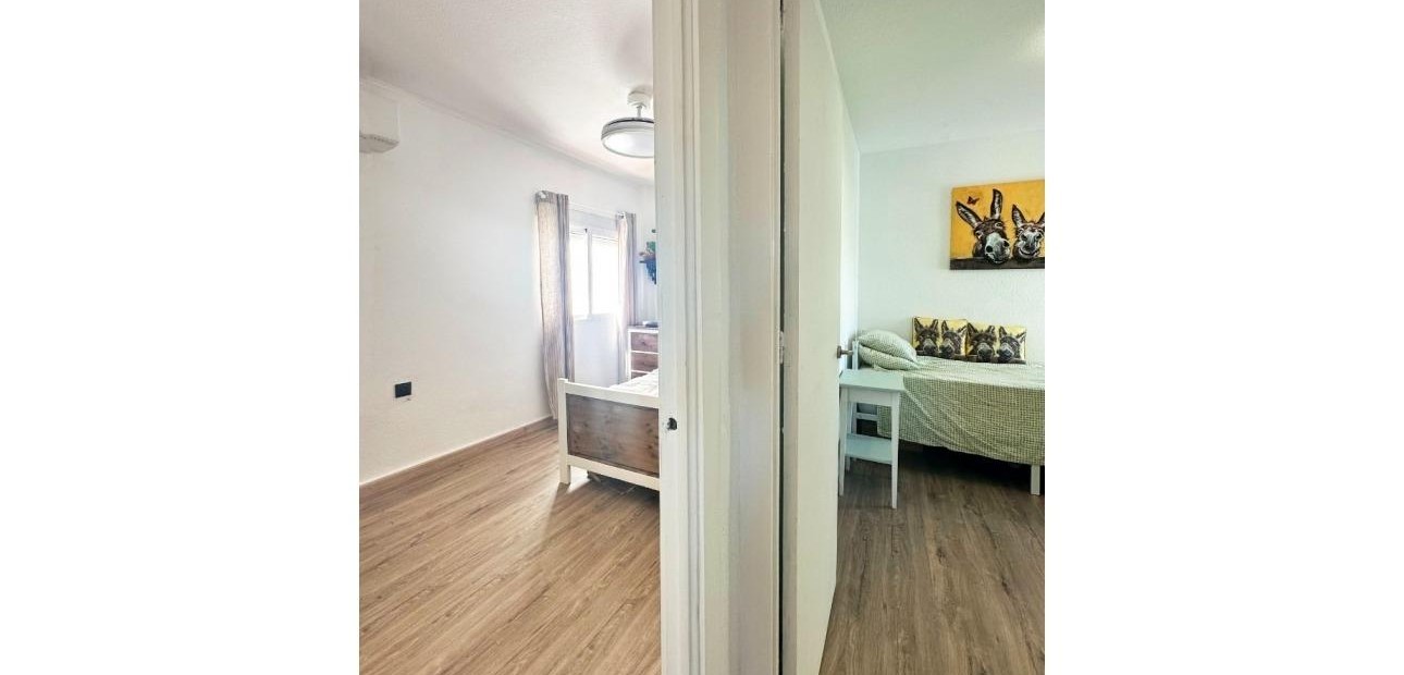 Sale - Bungalow -
Orihuela Costa - La Zenia