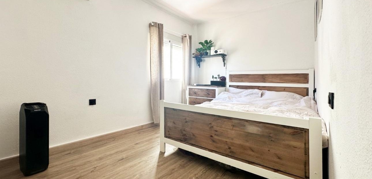 Sale - Bungalow -
Orihuela Costa - La Zenia
