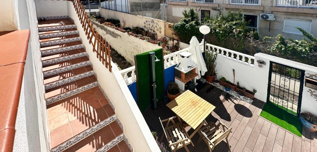 Sale - Bungalow -
Orihuela Costa - La Zenia
