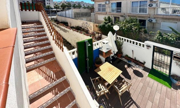 Sale - Bungalow -
Orihuela Costa - La Zenia