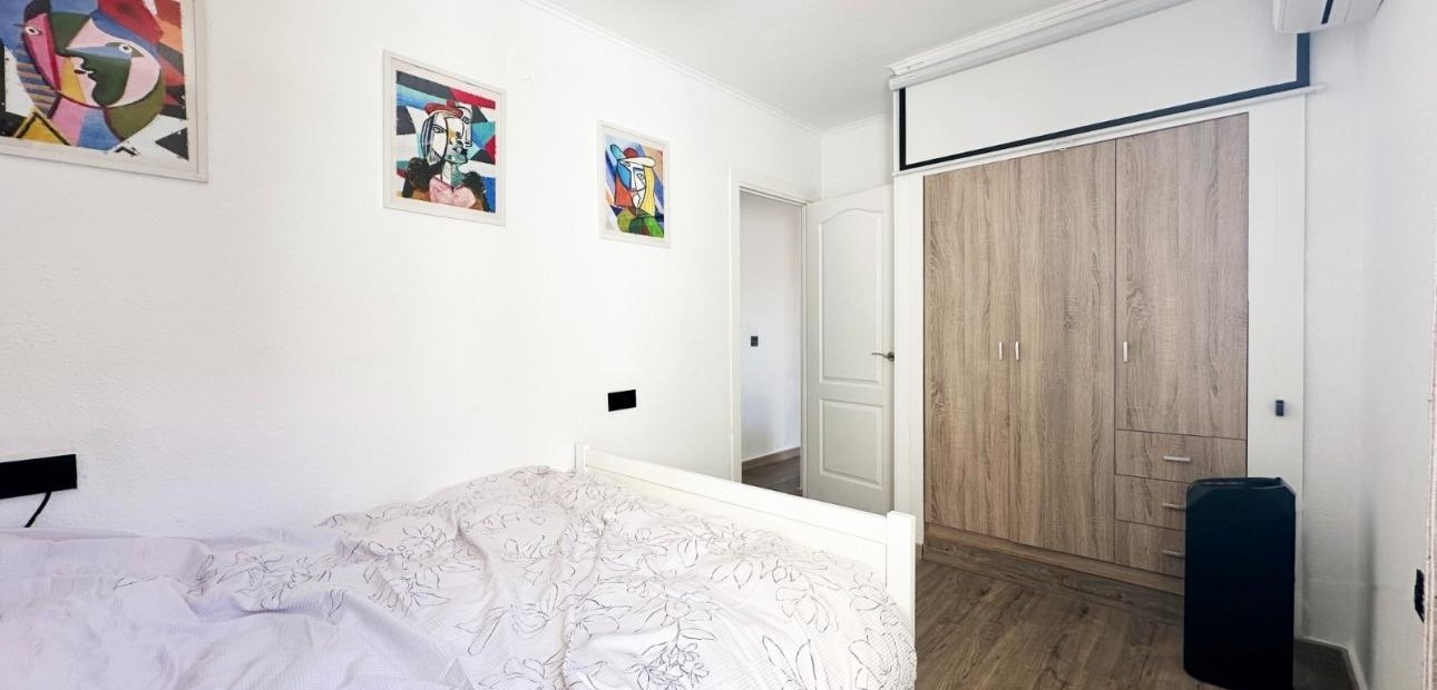 Sale - Bungalow -
Orihuela Costa - La Zenia