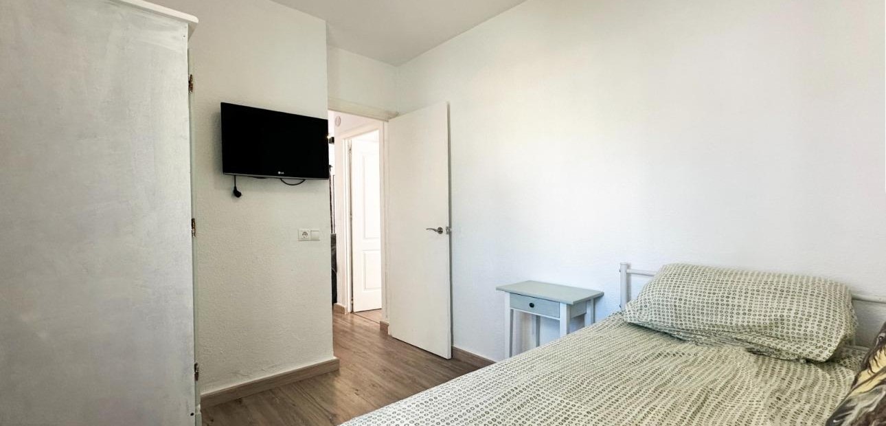 Sale - Bungalow -
Orihuela Costa - La Zenia