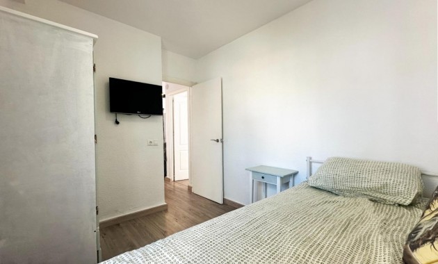 Sale - Bungalow -
Orihuela Costa - La Zenia