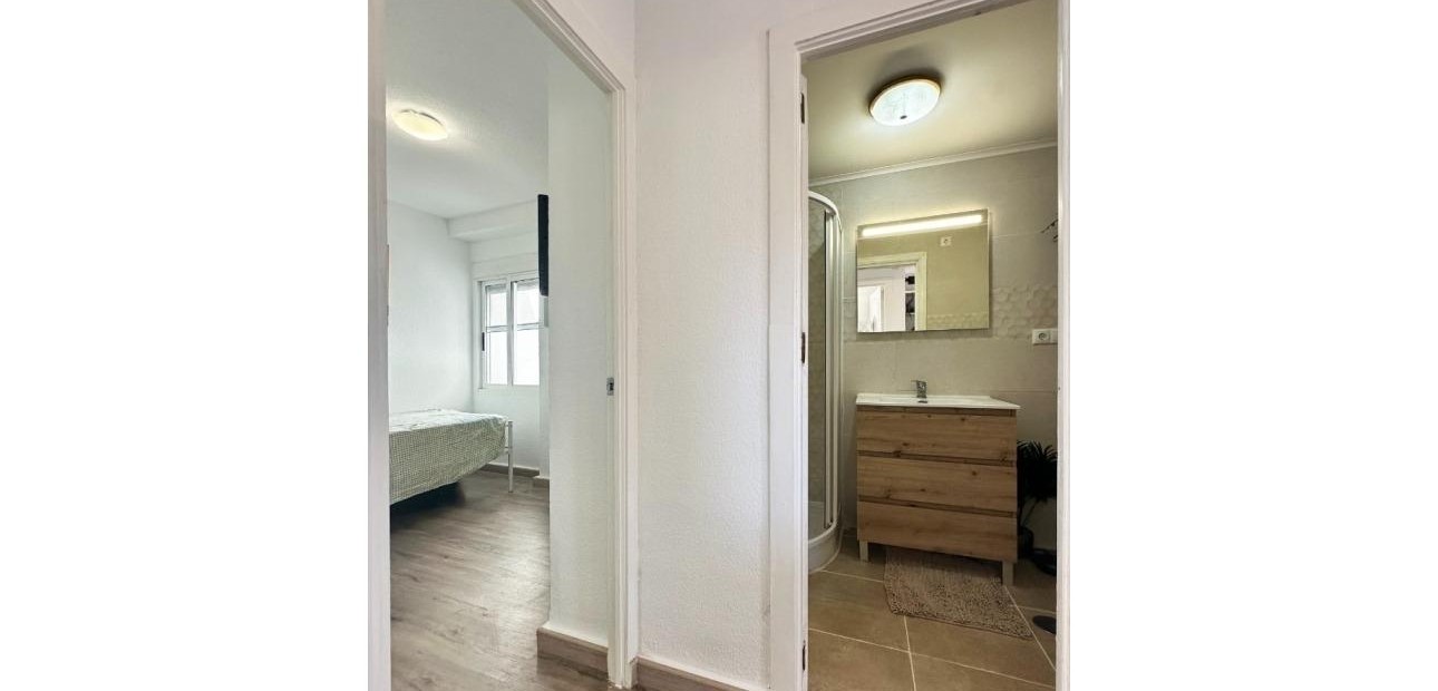 Sale - Bungalow -
Orihuela Costa - La Zenia