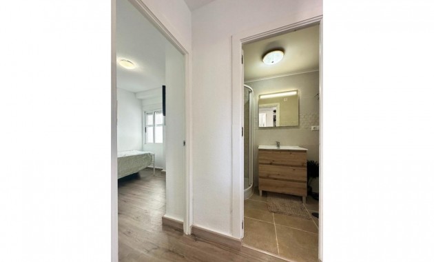 Sale - Bungalow -
Orihuela Costa - La Zenia