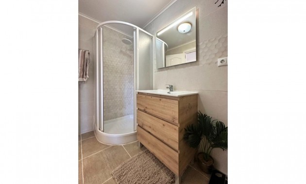 Sale - Bungalow -
Orihuela Costa - La Zenia