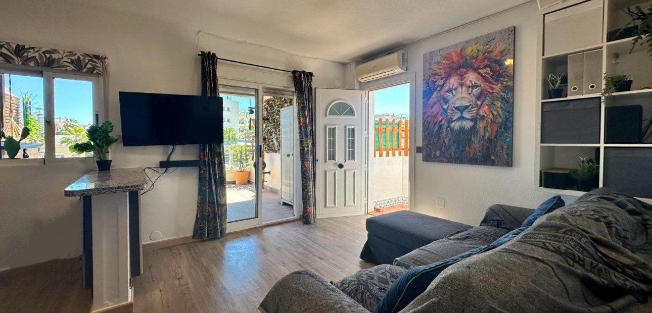 Sale - Bungalow -
Orihuela Costa - La Zenia