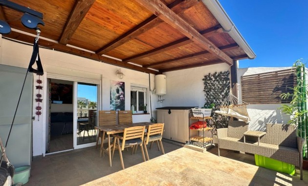 Sale - Bungalow -
Orihuela Costa - La Zenia