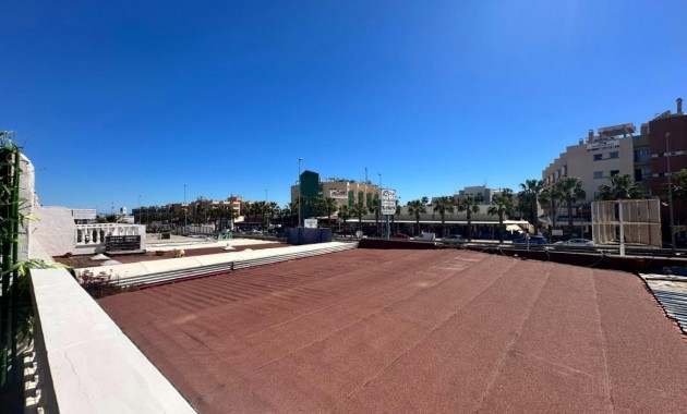 Sale - Bungalow -
Orihuela Costa - La Zenia