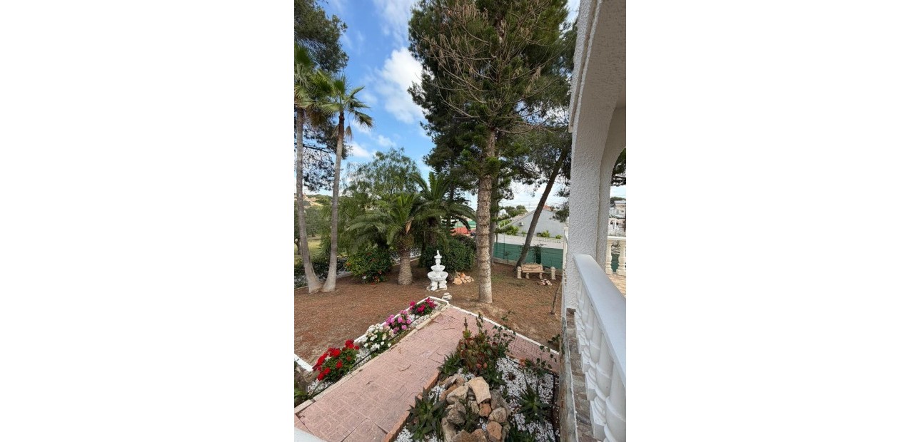 Alquiler a largo plazo - Villa -
Torrevieja - Los Balcones - Los Altos del Edén