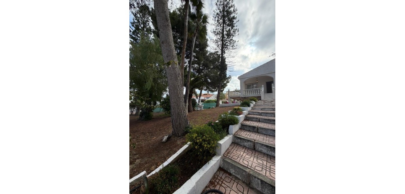 Alquiler a largo plazo - Villa -
Torrevieja - Los Balcones - Los Altos del Edén