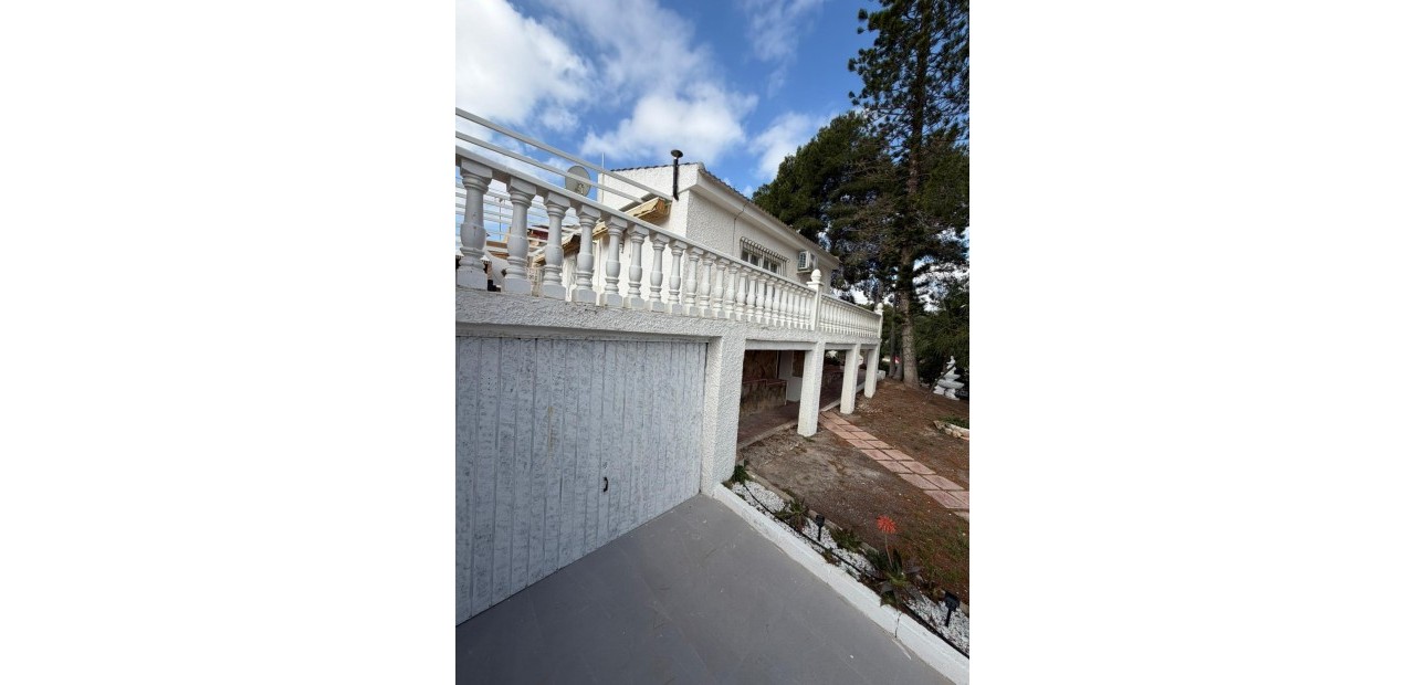 Alquiler a largo plazo - Villa -
Torrevieja - Los Balcones - Los Altos del Edén