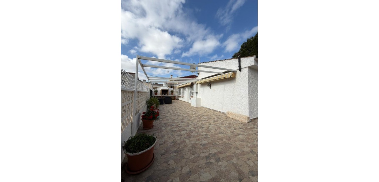 Alquiler a largo plazo - Villa -
Torrevieja - Los Balcones - Los Altos del Edén