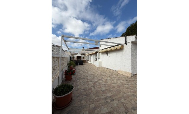 Alquiler a largo plazo - Villa -
Torrevieja - Los Balcones - Los Altos del Edén