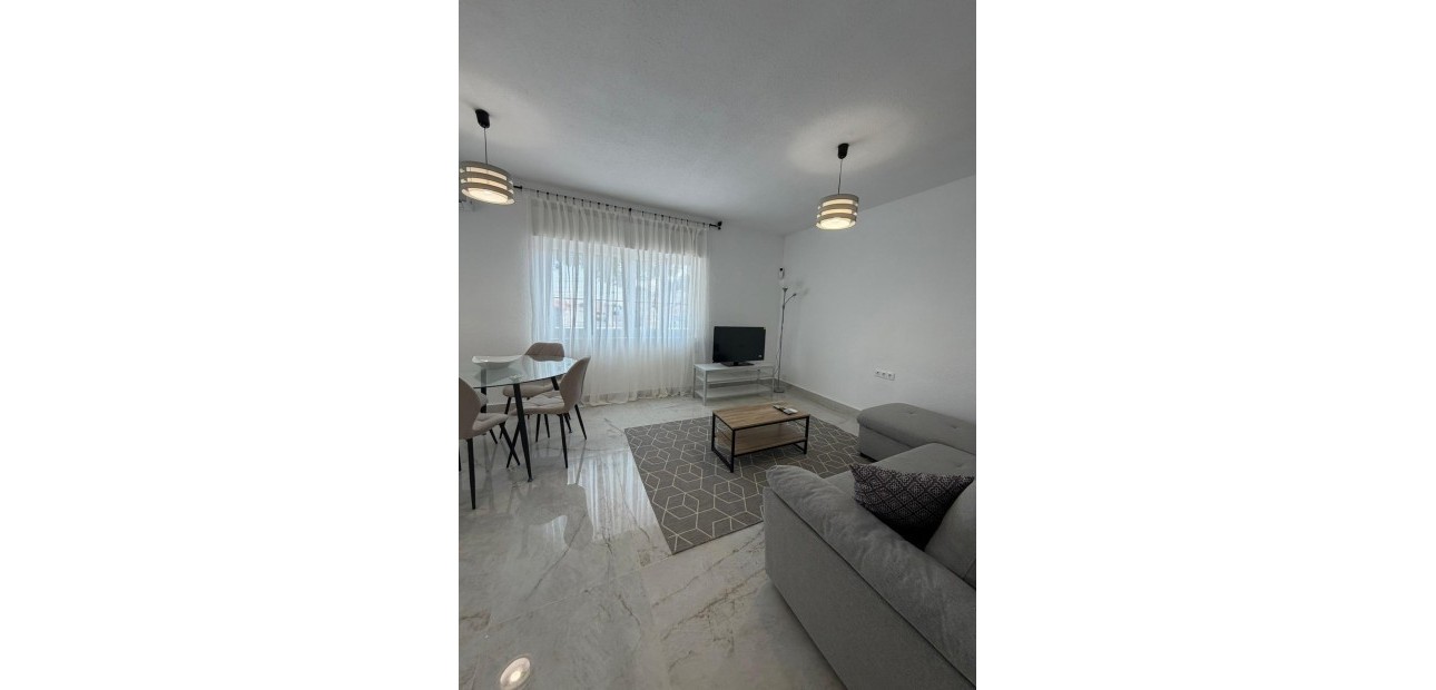 Alquiler a largo plazo - Villa -
Torrevieja - Los Balcones - Los Altos del Edén