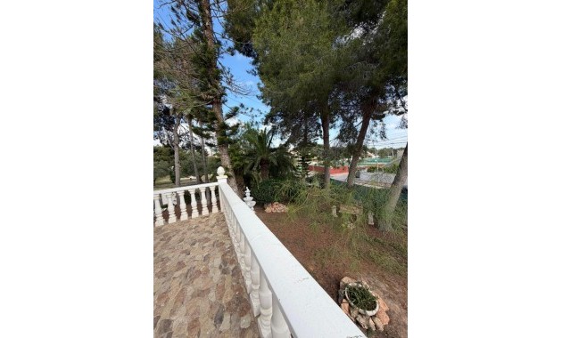 Alquiler a largo plazo - Villa -
Torrevieja - Los Balcones - Los Altos del Edén