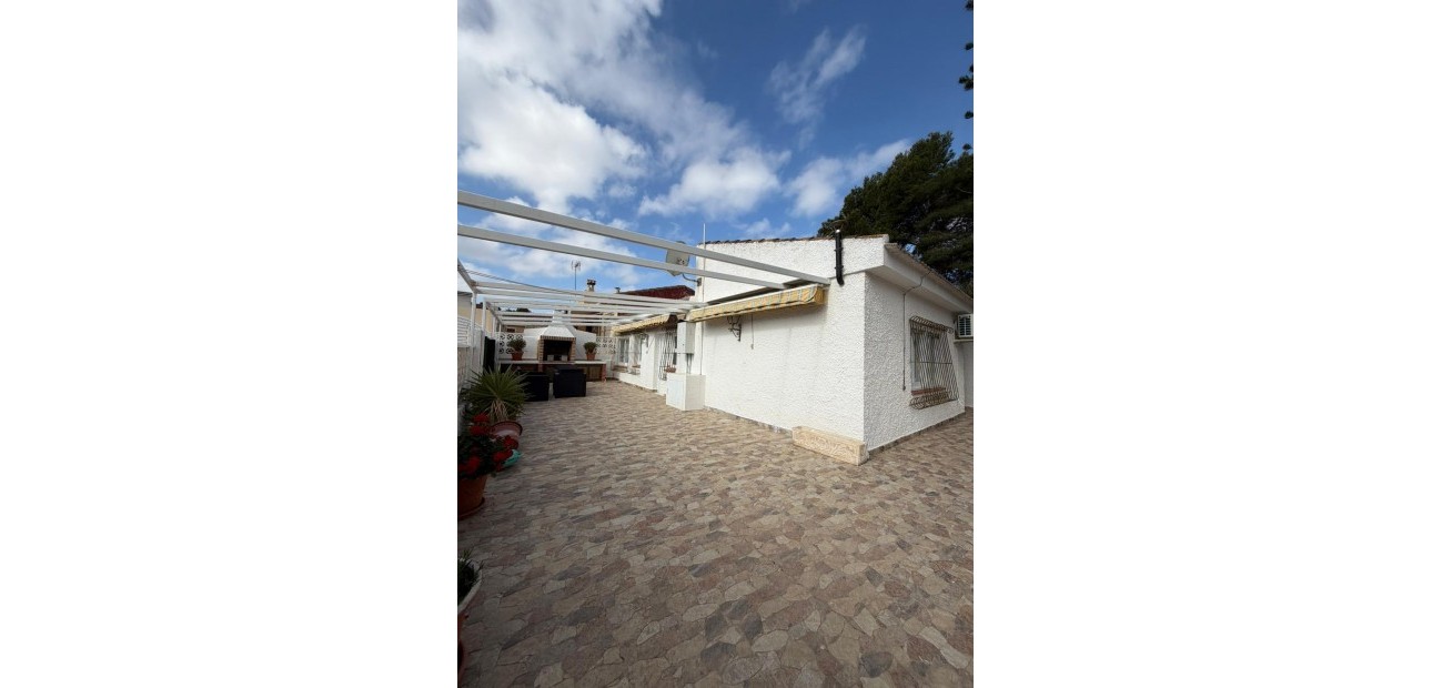 Alquiler a largo plazo - Villa -
Torrevieja - Los Balcones - Los Altos del Edén