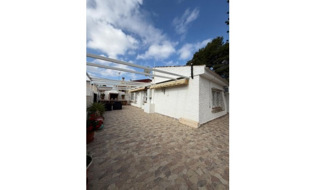 Alquiler a largo plazo - Villa -
Torrevieja - Los Balcones - Los Altos del Edén