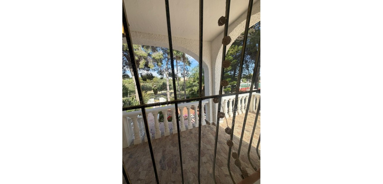 Alquiler a largo plazo - Villa -
Torrevieja - Los Balcones - Los Altos del Edén