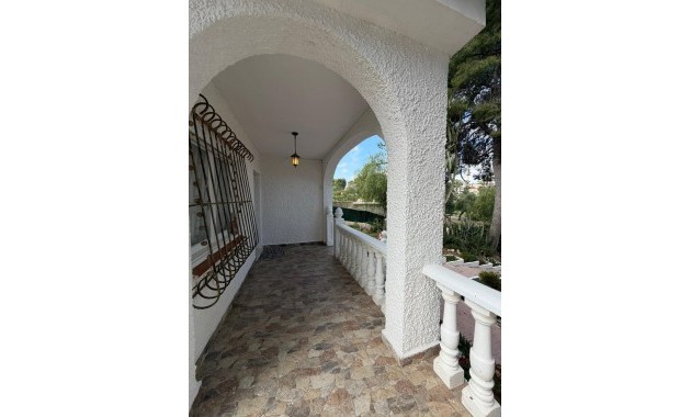 Alquiler a largo plazo - Villa -
Torrevieja - Los Balcones - Los Altos del Edén