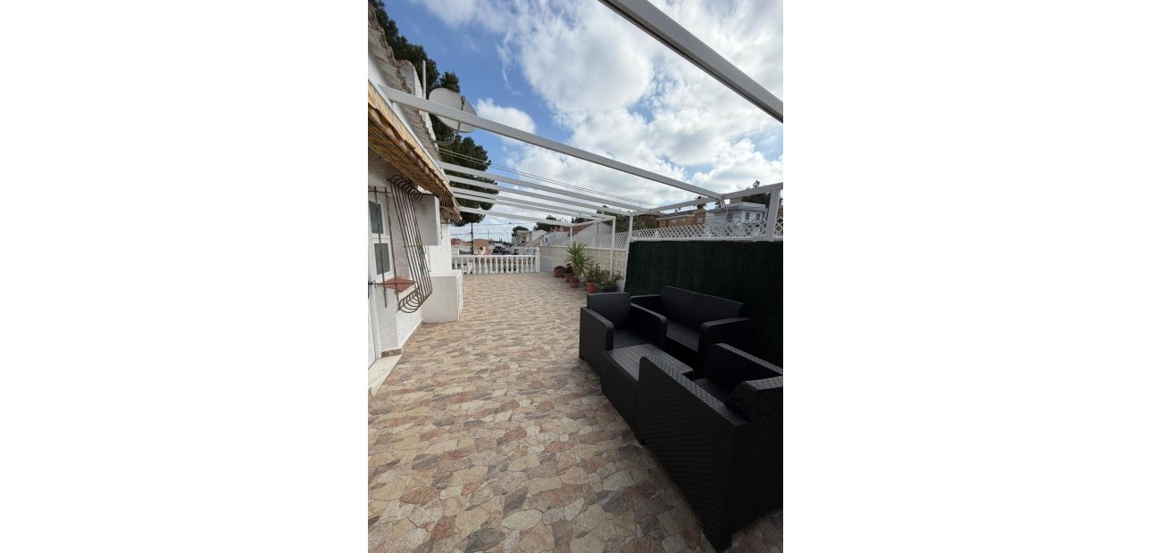 Alquiler a largo plazo - Villa -
Torrevieja - Los Balcones - Los Altos del Edén