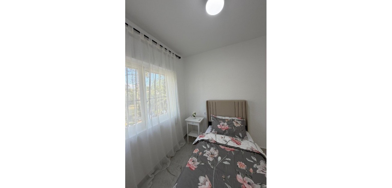 Alquiler a largo plazo - Villa -
Torrevieja - Los Balcones - Los Altos del Edén