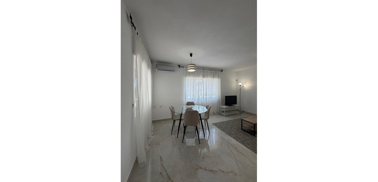 Alquiler a largo plazo - Villa -
Torrevieja - Los Balcones - Los Altos del Edén