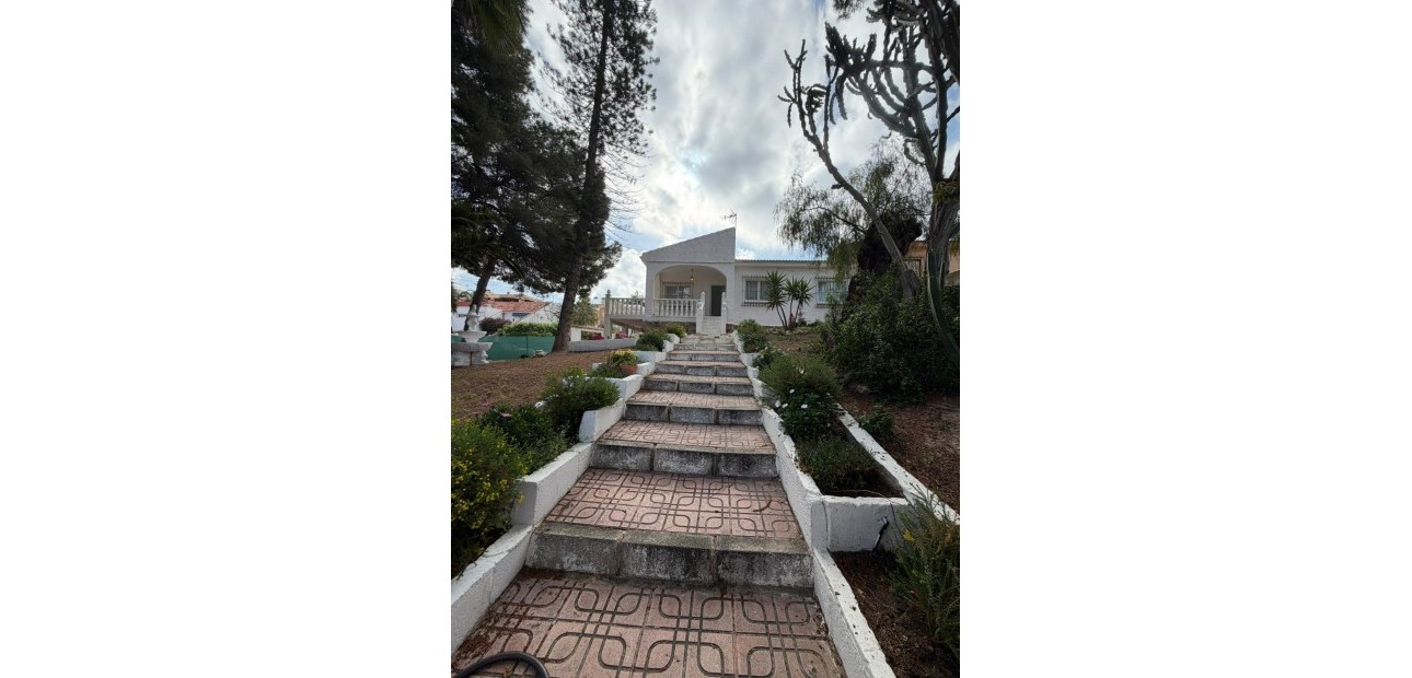 Alquiler a largo plazo - Villa -
Torrevieja - Los Balcones - Los Altos del Edén
