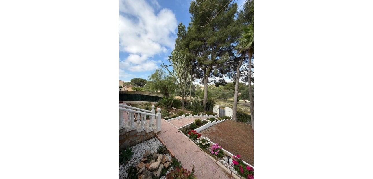 Alquiler a largo plazo - Villa -
Torrevieja - Los Balcones - Los Altos del Edén