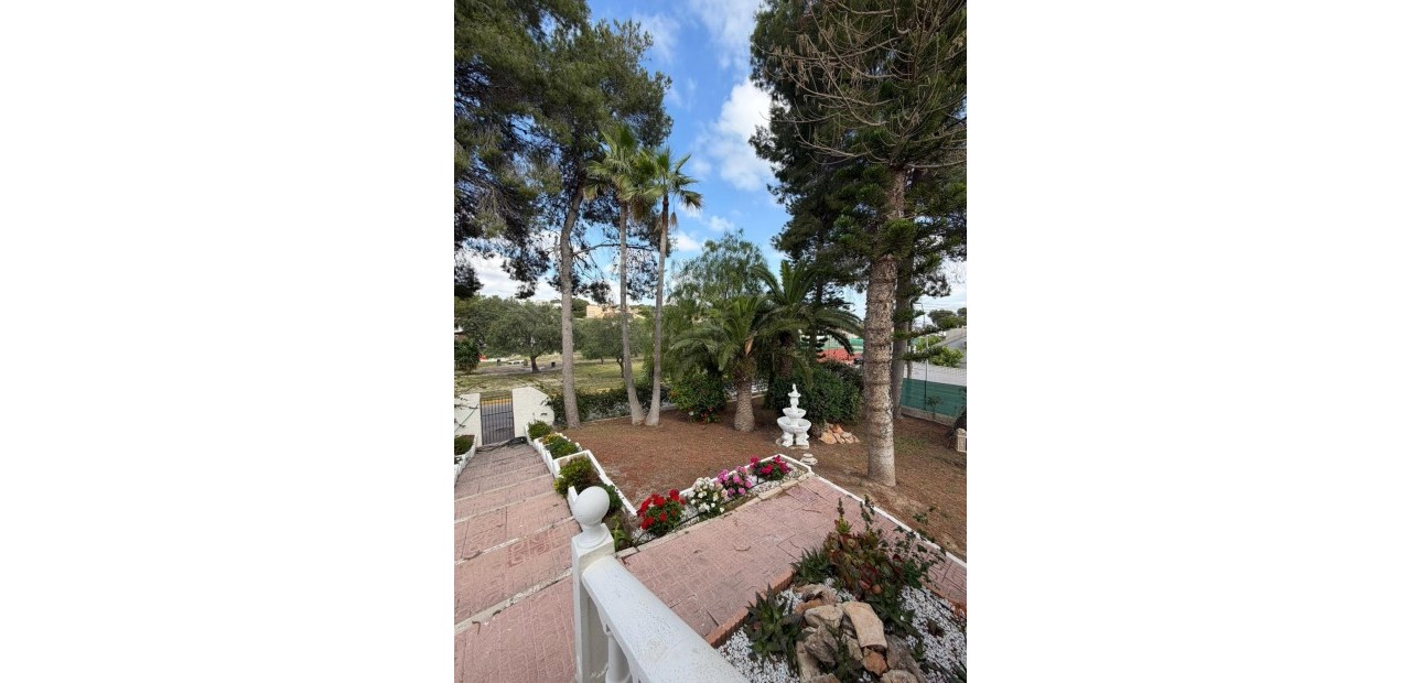 Alquiler a largo plazo - Villa -
Torrevieja - Los Balcones - Los Altos del Edén