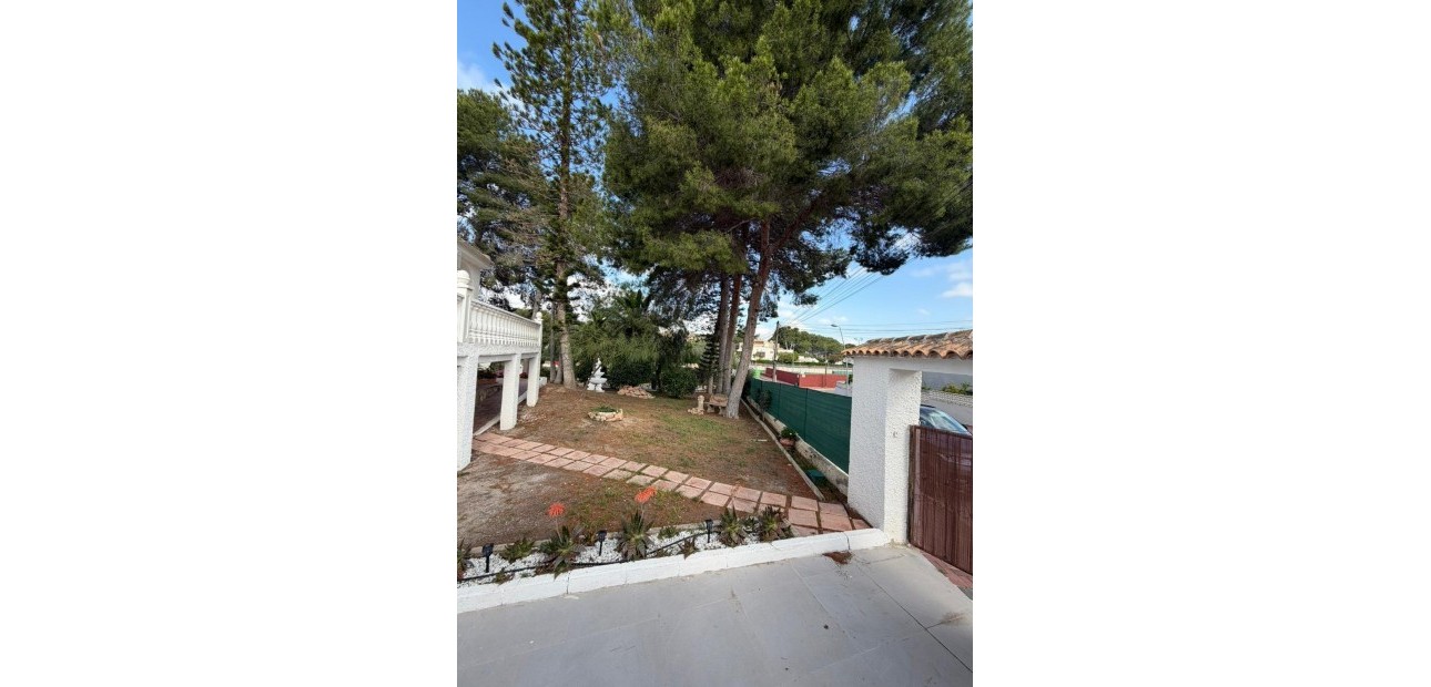 Alquiler a largo plazo - Villa -
Torrevieja - Los Balcones - Los Altos del Edén