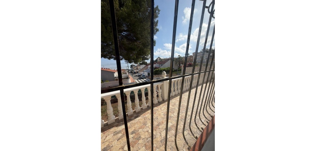 Alquiler a largo plazo - Villa -
Torrevieja - Los Balcones - Los Altos del Edén