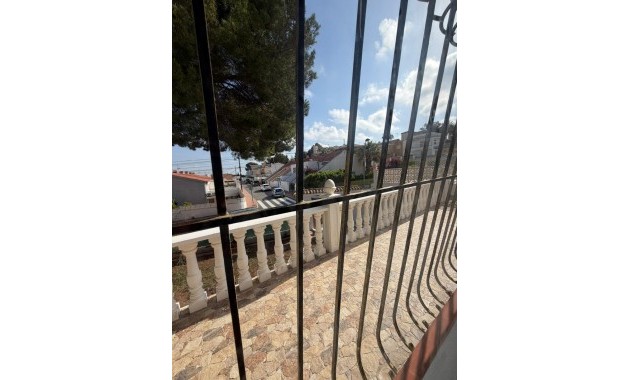 Alquiler a largo plazo - Villa -
Torrevieja - Los Balcones - Los Altos del Edén