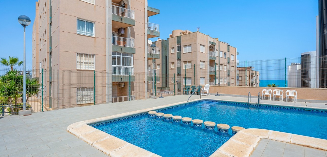 Sale - Apartment / flat -
Torrevieja - La Mata