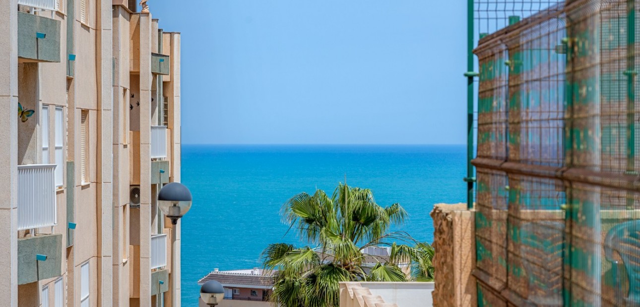 Sale - Apartment / flat -
Torrevieja - La Mata