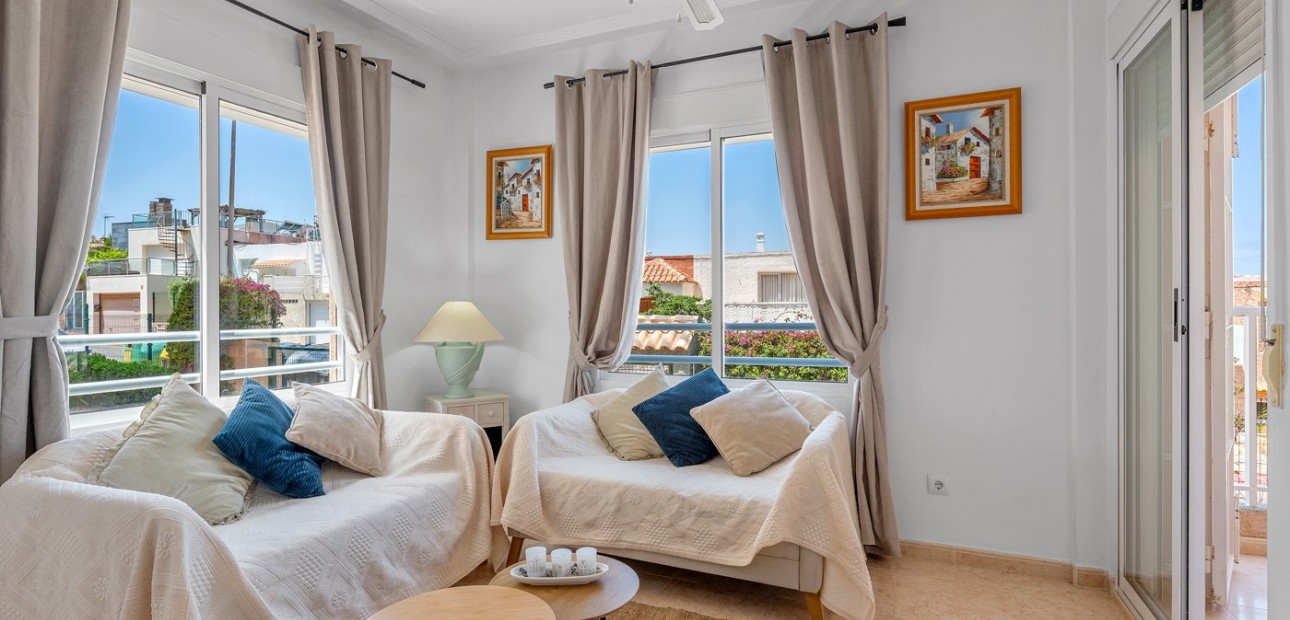 Sale - Apartment / flat -
Torrevieja - La Mata