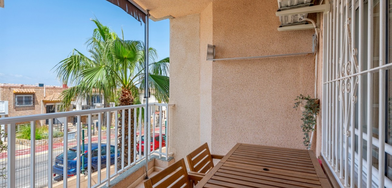 Sale - Apartment / flat -
Torrevieja - La Mata