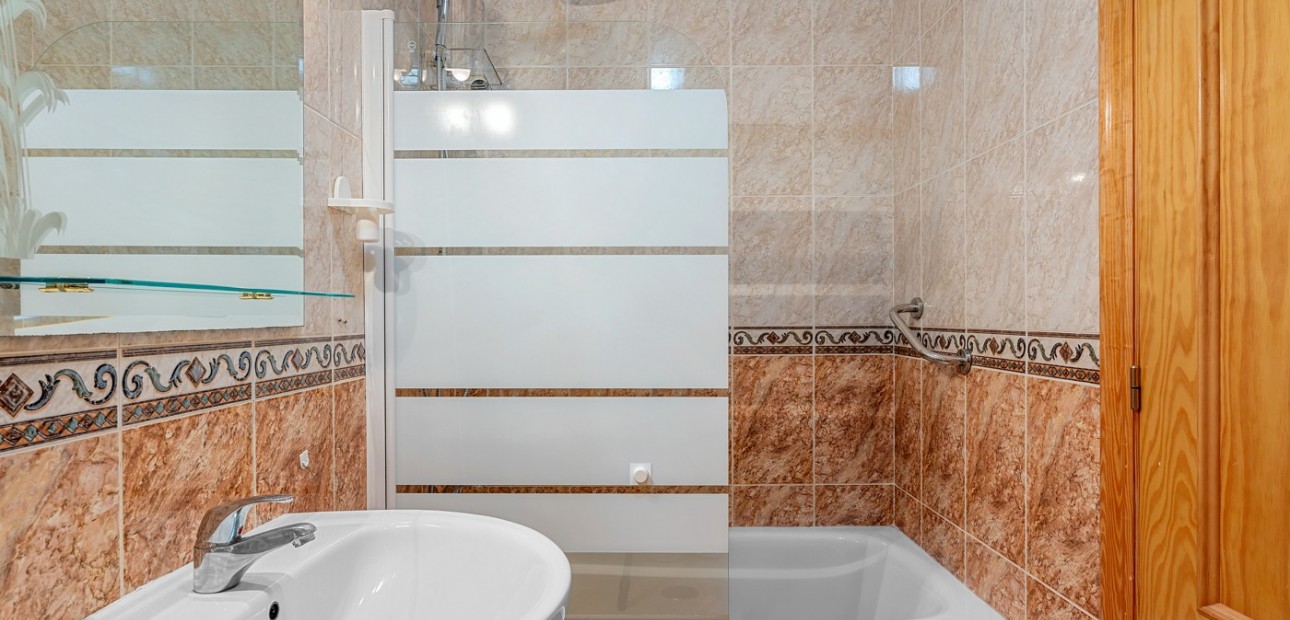 Sale - Apartment / flat -
Torrevieja - La Mata